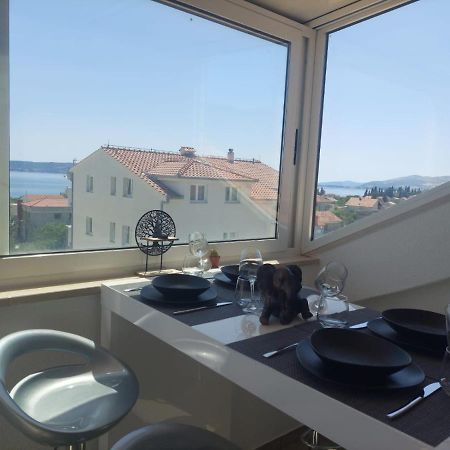 Top Floor Apartment With Sea View Kastela Exterior photo